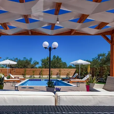 Zakynthos Sleeps 8 With Pool Air Con And Wifi