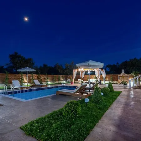 Zakynthos Sleeps 8 With Pool Air Con And Wifi *
