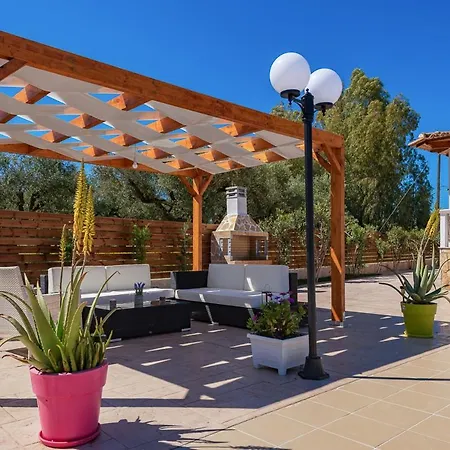 Zakynthos Sleeps 8 With Pool Air Con And Wifi Laganas